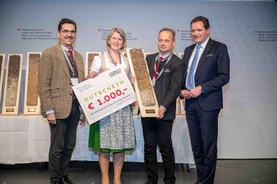 Bodenschutz als Zukunftsaufgabe: Bundesminister Norbert Totschnig zeichnete im Rahmen des ERDREICH-Preis 2026 Pionierprojekte aus.