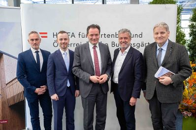 Herr Bundesminister Norbert Totschnig besuchte die feierliche Er&ouml;ffnung der Demohalle der HBLFA Sch&ouml;nbrunn.