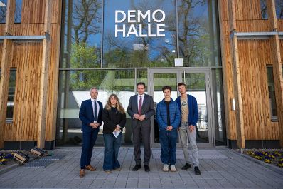 Herr Bundesminister Norbert Totschnig besuchte die feierliche Er&ouml;ffnung der Demohalle der HBLFA Sch&ouml;nbrunn.