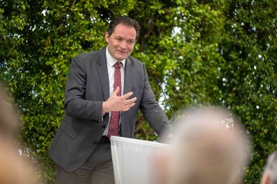 Herr Bundesminister Norbert Totschnig besuchte die feierliche Er&ouml;ffnung der Demohalle der HBLFA Sch&ouml;nbrunn.