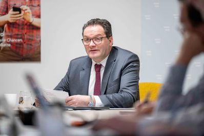 Faire Wettbewerbsbedingungen sind die zentrale Grundlage f&uuml;r eine stabile Lebensmittelversorgung. Das Landwirtschaftsministerium hat deshalb 2022 das, weisungsfreie Fairness-B&uuml;ro eingerichtet. Der Jahresbericht 2025 zeigt, dass rund 500 F&auml;lle bearbeitet wurden.