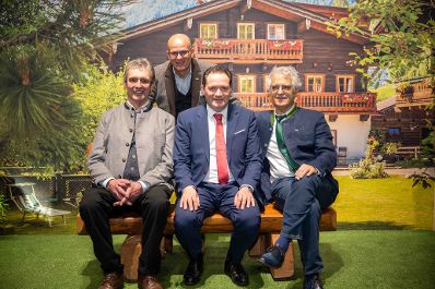 Herr Bundesminister Norbert Totschnig besuchte die &ouml;sterreichischen Ausstellerinnen und Aussteller auf der Gr&uuml;nen Woche 2026 in Berlin.