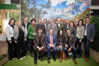 Herr Bundesminister Norbert Totschnig besuchte die &ouml;sterreichischen Ausstellerinnen und Aussteller auf der Gr&uuml;nen Woche 2026 in Berlin.