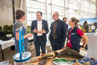 Bundesminister Norbert Totschnig besuchte im Rahmen der Langen Nacht der Forschung die beiden Standorte des BMLUK.