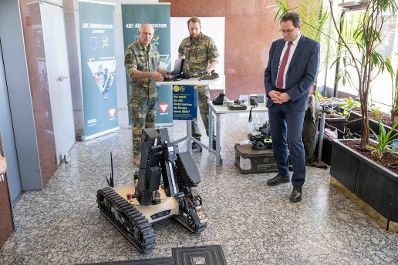 Bundesminister Norbert Totschnig besuchte im Rahmen der Langen Nacht der Forschung die beiden Standorte des BMLUK.