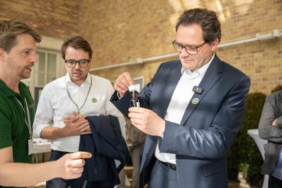 Bundesminister Norbert Totschnig besuchte im Rahmen der Langen Nacht der Forschung die beiden Standorte des BMLUK.