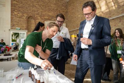 Bundesminister Norbert Totschnig besuchte im Rahmen der Langen Nacht der Forschung die beiden Standorte des BMLUK.