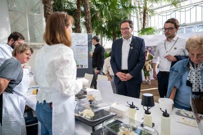 Bundesminister Norbert Totschnig besuchte im Rahmen der Langen Nacht der Forschung die beiden Standorte des BMLUK.