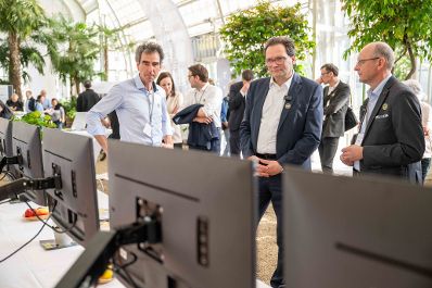 Bundesminister Norbert Totschnig besuchte im Rahmen der Langen Nacht der Forschung die beiden Standorte des BMLUK.