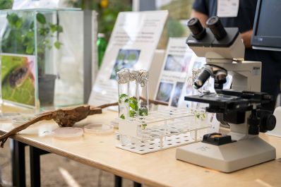 Bundesminister Norbert Totschnig besuchte im Rahmen der Langen Nacht der Forschung die beiden Standorte des BMLUK.