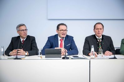 Im Rahmen der Internationalen Gr&uuml;nen Woche in Berlin setzen Landwirtschaftsminister Norbert Totschnig, Landwirtschaftskammer &Ouml;sterreich-Pr&auml;sident Josef Moosbrugger und der Obmann des Landwirtschaftsausschusses, Georg Strasser, ein klares Zeichen f&uuml;r die Sicherung des Standorts &Ouml;sterreich und die Wettbewerbsf&auml;higkeit der europ&auml;ischen Landwirtschaft.