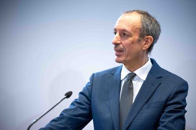 BM Totschnig und SC Schneider stellten die Entwicklung der Treibhausgasemissionen des Jahres 2024 vor