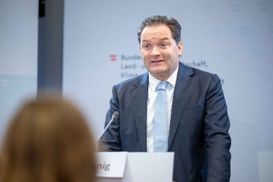 Bei der Pressekonferenz im Regierungsgeb&auml;ude am Stubenring wurde von den Koalitionspartnern die Verordnung zum Wasserentnahmeregister vorgestellt