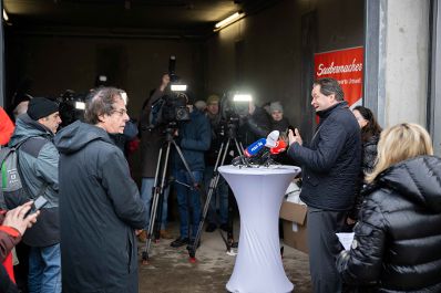 Falsch entsorgte Lithiumbatterien werden f&uuml;r &Ouml;sterreichs Abfallwirtschaft zunehmend zu einem Problem, im Restm&uuml;ll l&ouml;sen sie mehr und mehr Br&auml;nde aus.