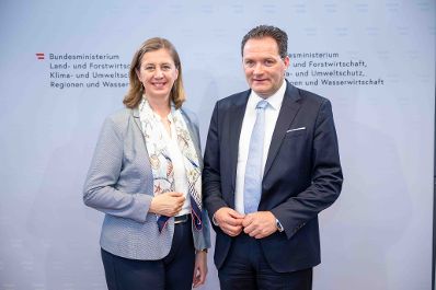 Herr Bundesminister Norbert Totschnig und Frau Staatssekret&auml;rin Barbara Eibinger-Miedl pr&auml;sentieren das Doppelbudget 2027/2028 mit wichtigen Ma&szlig;nahmen f&uuml;r Landwirtschaft und Umwelt.