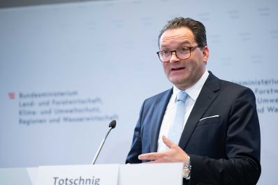 Herr Bundesminister Norbert Totschnig und Frau Staatssekret&auml;rin Barbara Eibinger-Miedl pr&auml;sentieren das Doppelbudget 2027/2028 mit wichtigen Ma&szlig;nahmen f&uuml;r Landwirtschaft und Umwelt.