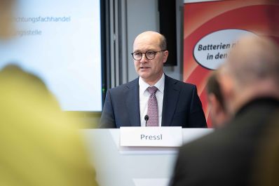 Bei der Pressekonferenz Her mit Leer II wurde auf die richtige Entsorgung von Batterien in ihren verschiedensten Formen hingewiesen. Das dient zum einen dem Umweltschutz, zum anderen auch der Sicherheit, weil eine richtige Entsorgung von Batterien auch Br&auml;nden vorbeugt.