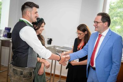 Im Rahmen des Eurovision Song Contest lud Bundesminister Norbert Totschnig zum Side-Event &bdquo;The Sound of Europe, the Taste of Austria&ldquo; ins Landwirtschaftsministerium am Stubenring internationale G&auml;ste sowie Delegationen der teilnehmenden Nationen ein.