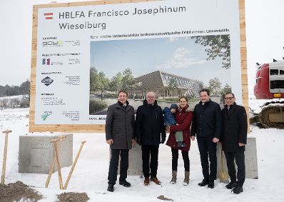 Landwirtschaftsminister Norbert Totschnig und Nieder&ouml;sterreichs Landeshauptfrau-Stellvertreter Stephan Pernkopf nahmen am Montag, den 16. Februar 2026, den Spatenstich f&uuml;r das neue Geb&auml;ude am Schulgel&auml;nde vor.