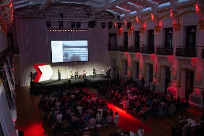 Mit dem neuen &Ouml;sterreichischen Staatspreis Holzbau erh&auml;lt der Holzbau erstmals eine nationale B&uuml;hne. Die Verleihung fand am 28. Mail 2026 in Wien statt.