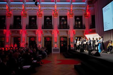 Mit dem neuen &Ouml;sterreichischen Staatspreis Holzbau erh&auml;lt der Holzbau erstmals eine nationale B&uuml;hne. Die Verleihung fand am 28. Mail 2026 in Wien statt.