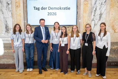 Anl&auml;sslich des "Tag der Demokratie" lud Bundesminister Norbert Totschnig Sch&uuml;lerinnen und Sch&uuml;ler aus landwirtschaftlichen Schulen in das Ministerium am Stubenring ein.
