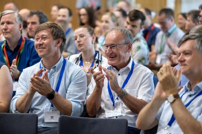Unter dem Motto &bdquo;Forschung, die ankommt&ldquo; diskutierten Expertinnen und Experten aus Wissenschaft, Verwaltung, Medien und Praxis in der Wiener Urania &uuml;ber die Bedeutung von Wissenschaftskommunikation, Wissenstransfer und den Dialog mit der Gesellschaft.