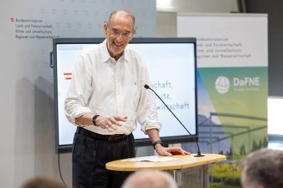 Unter dem Motto &bdquo;Forschung, die ankommt&ldquo; diskutierten Expertinnen und Experten aus Wissenschaft, Verwaltung, Medien und Praxis in der Wiener Urania &uuml;ber die Bedeutung von Wissenschaftskommunikation, Wissenstransfer und den Dialog mit der Gesellschaft.