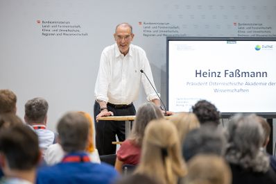 Unter dem Motto &bdquo;Forschung, die ankommt&ldquo; diskutierten Expertinnen und Experten aus Wissenschaft, Verwaltung, Medien und Praxis in der Wiener Urania &uuml;ber die Bedeutung von Wissenschaftskommunikation, Wissenstransfer und den Dialog mit der Gesellschaft.