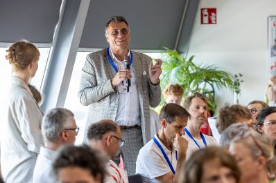 Unter dem Motto &bdquo;Forschung, die ankommt&ldquo; diskutierten Expertinnen und Experten aus Wissenschaft, Verwaltung, Medien und Praxis in der Wiener Urania &uuml;ber die Bedeutung von Wissenschaftskommunikation, Wissenstransfer und den Dialog mit der Gesellschaft.