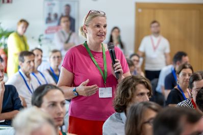 Unter dem Motto &bdquo;Forschung, die ankommt&ldquo; diskutierten Expertinnen und Experten aus Wissenschaft, Verwaltung, Medien und Praxis in der Wiener Urania &uuml;ber die Bedeutung von Wissenschaftskommunikation, Wissenstransfer und den Dialog mit der Gesellschaft.