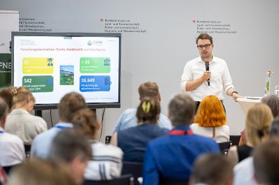 Unter dem Motto &bdquo;Forschung, die ankommt&ldquo; diskutierten Expertinnen und Experten aus Wissenschaft, Verwaltung, Medien und Praxis in der Wiener Urania &uuml;ber die Bedeutung von Wissenschaftskommunikation, Wissenstransfer und den Dialog mit der Gesellschaft.