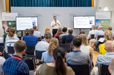 Unter dem Motto &bdquo;Forschung, die ankommt&ldquo; diskutierten Expertinnen und Experten aus Wissenschaft, Verwaltung, Medien und Praxis in der Wiener Urania &uuml;ber die Bedeutung von Wissenschaftskommunikation, Wissenstransfer und den Dialog mit der Gesellschaft.