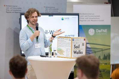 Unter dem Motto &bdquo;Forschung, die ankommt&ldquo; diskutierten Expertinnen und Experten aus Wissenschaft, Verwaltung, Medien und Praxis in der Wiener Urania &uuml;ber die Bedeutung von Wissenschaftskommunikation, Wissenstransfer und den Dialog mit der Gesellschaft.