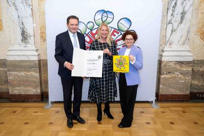 Bundesminister Norbert Totschnig verlieh das &Ouml;sterreichische Umweltzeichen an Unternehmen, die besonders nachhaltig wirtschaften. Die Umweltzeichenverleihung fand im Marmorsaal des Regierungsgeb&auml;udes am Stubenring statt.