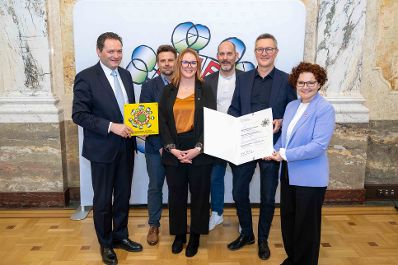 Bundesminister Norbert Totschnig verlieh das &Ouml;sterreichische Umweltzeichen an Unternehmen, die besonders nachhaltig wirtschaften. Die Umweltzeichenverleihung fand im Marmorsaal des Regierungsgeb&auml;udes am Stubenring statt.