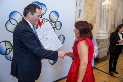 Bundesminister Norbert Totschnig verlieh das &Ouml;sterreichische Umweltzeichen an Unternehmen, die besonders nachhaltig wirtschaften. Die Umweltzeichenverleihung fand im Marmorsaal des Regierungsgeb&auml;udes am Stubenring statt.