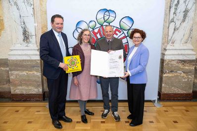 Bundesminister Norbert Totschnig verlieh das &Ouml;sterreichische Umweltzeichen an Unternehmen, die besonders nachhaltig wirtschaften. Die Umweltzeichenverleihung fand im Marmorsaal des Regierungsgeb&auml;udes am Stubenring statt.