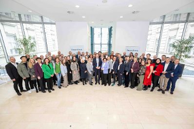 Bundesminister Norbert Totschnig verlieh das &Ouml;sterreichische Umweltzeichen an Unternehmen, die besonders nachhaltig wirtschaften. Die Umweltzeichenverleihung fand im Marmorsaal des Regierungsgeb&auml;udes am Stubenring statt.