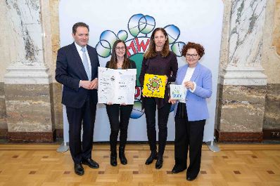 Bundesminister Norbert Totschnig verlieh das &Ouml;sterreichische Umweltzeichen an Unternehmen, die besonders nachhaltig wirtschaften. Die Umweltzeichenverleihung fand im Marmorsaal des Regierungsgeb&auml;udes am Stubenring statt.