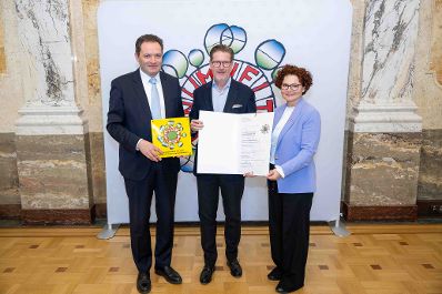 Bundesminister Norbert Totschnig verlieh das &Ouml;sterreichische Umweltzeichen an Unternehmen, die besonders nachhaltig wirtschaften. Die Umweltzeichenverleihung fand im Marmorsaal des Regierungsgeb&auml;udes am Stubenring statt.