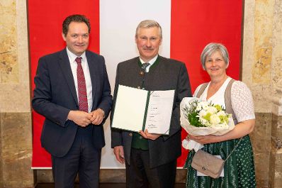 Herr Bundesminister Totschnig bei der Verleihung des Berufstitel "&Ouml;konomierat" im Marmorsaal des Regierungsgeb&auml;udes am Stubenring.