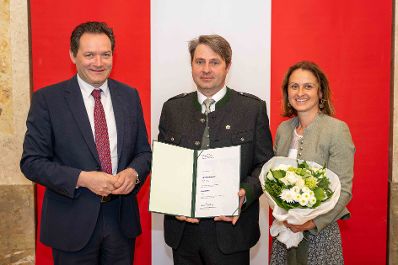 Herr Bundesminister Totschnig bei der Verleihung des Berufstitel "&Ouml;konomierat" im Marmorsaal des Regierungsgeb&auml;udes am Stubenring.
