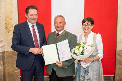 Herr Bundesminister Totschnig bei der Verleihung des Berufstitel "&Ouml;konomierat" im Marmorsaal des Regierungsgeb&auml;udes am Stubenring.