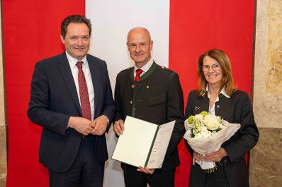 Herr Bundesminister Totschnig bei der Verleihung des Berufstitel "&Ouml;konomierat" im Marmorsaal des Regierungsgeb&auml;udes am Stubenring.