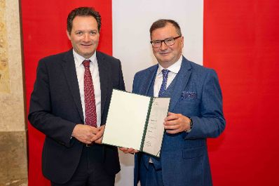 Herr Bundesminister Totschnig bei der Verleihung des Berufstitel "&Ouml;konomierat" im Marmorsaal des Regierungsgeb&auml;udes am Stubenring.