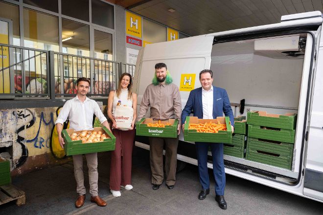 Der Kostbar Markt ging im Rahmen einer Lebensmittelübergabe mit Bundesminister Norbert Totschnig von der Pilotphase in den Vollbetrieb über. Über die Plattform werden überschüssige Lebensmittel an soziale Einrichtungen vermittelt.