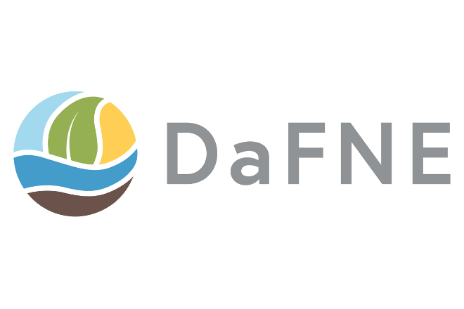 Kreis aus bunten Flächen zusammengesetzt die an Naturelemente erinnern - dazu der Text: Dafne