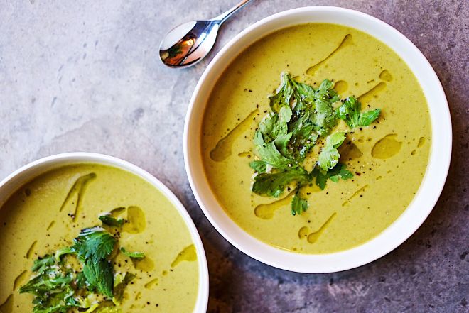 Gemüsesuppe mit Kräutern