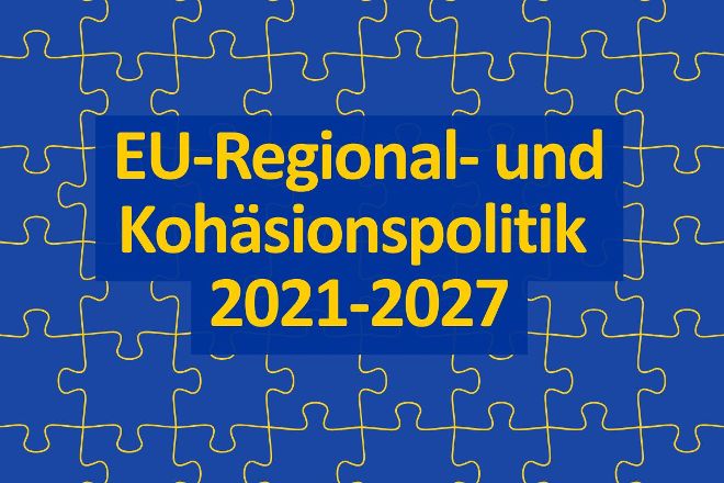 EU-Regional und Kohäsionspolitik 2021-2027 auf blauem Hintergrund mit gelben Puzzlestücken
